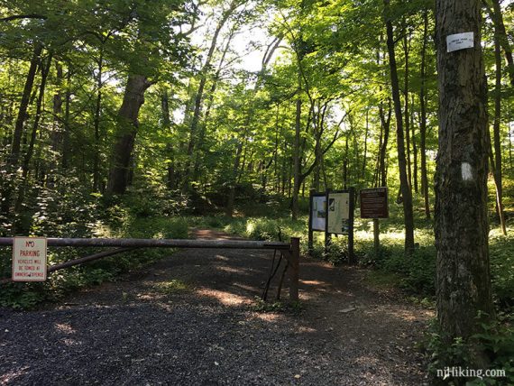 Appalachian Trail start for Mt. Minsi.