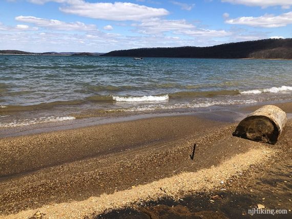 Gravel beach at Round Valley