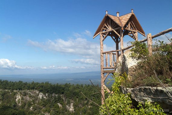 Wooden gazebo overlooking the trees and cliffs of Mohonk Preseve.