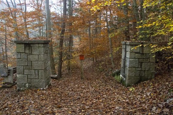 Boundary markers for Susan Parker Borie and Hacklebarney.