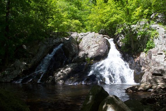 Chikahoki Falls viewed from the front.