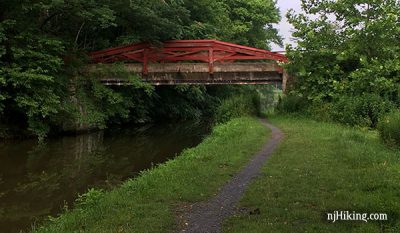 D&L Canal towpath going under a bridge.