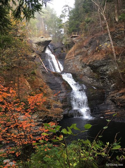 Upper viewing platform see over the falls.