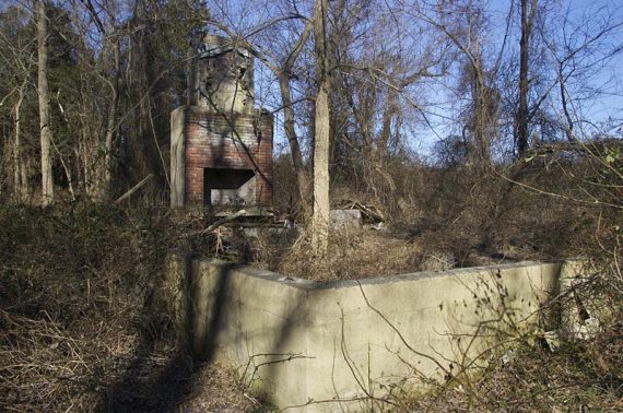 Pass the remains of a building on the red trail