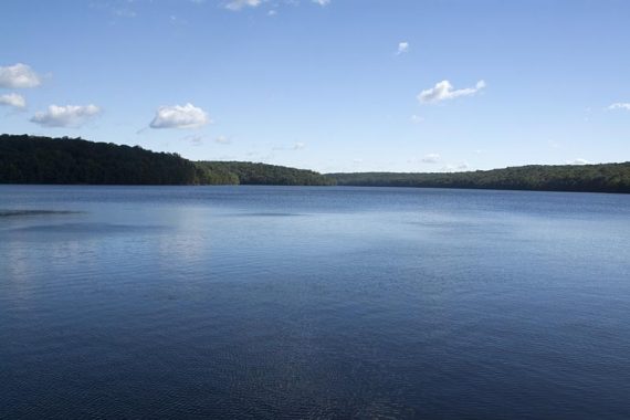 Splitrock Reservoir seen from the road, before getting on the trail.