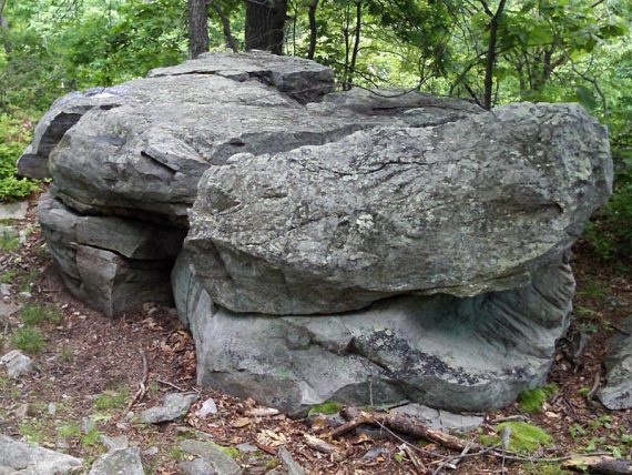 Large boulders along the trail