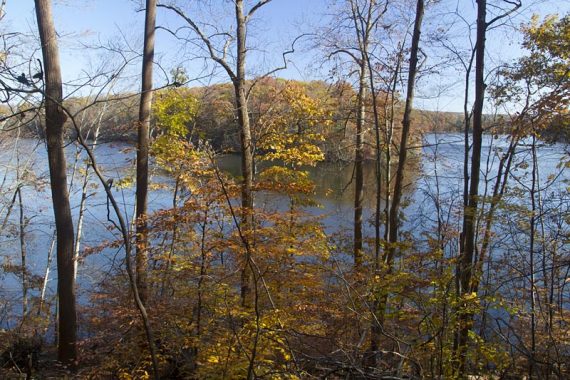 Blue Trail along the reservoir