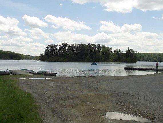 Wawayanda Lake boat launch area