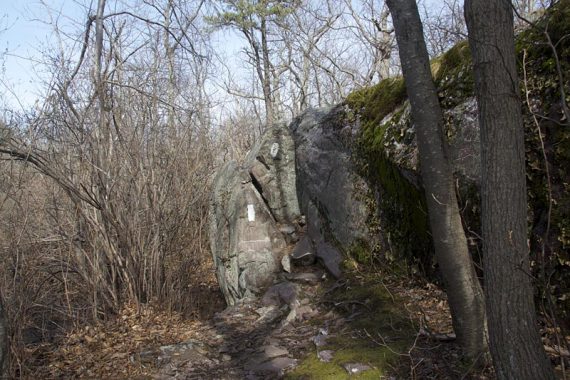 Steep scramble up