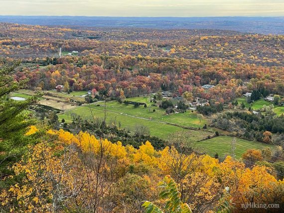 Zoom into a valley below the ridge.