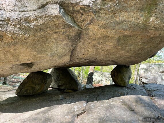 Close up of the three boulders tripod sits on.