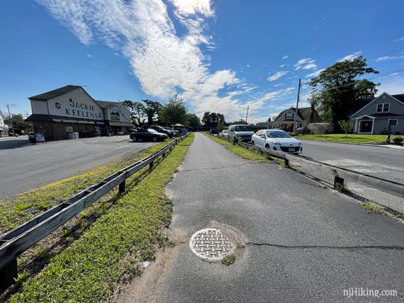 Henry Hudson trail passing Jackie Keelens.