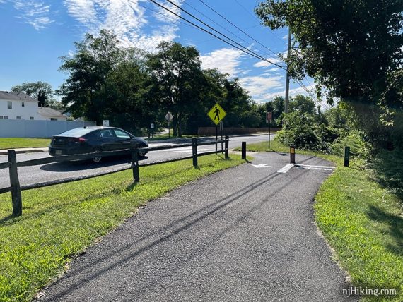 Henry Hudson angled street crossing