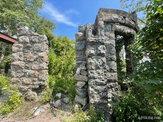 Curved turret on one end of the remains