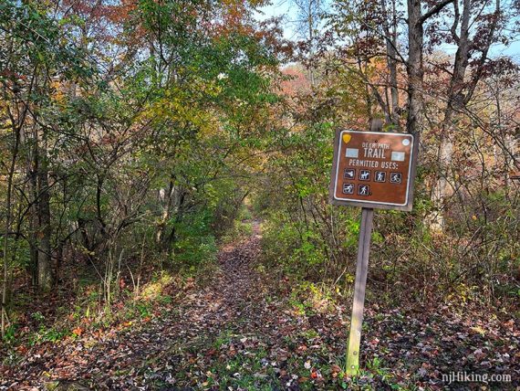 Sign for Deer Park Path trail