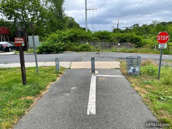 Trail end signs for the Henry Hudson.