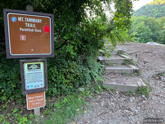 Mt. Tammany trail sign for the start of RED DOT.