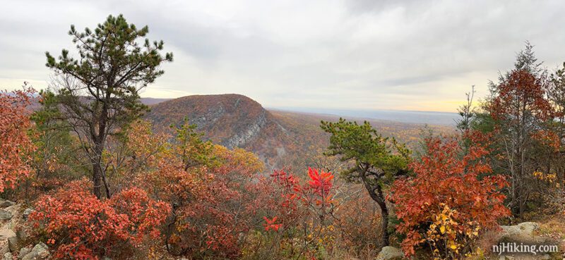 Panorama of Mt. Tammany from the top of Mount Minsi.