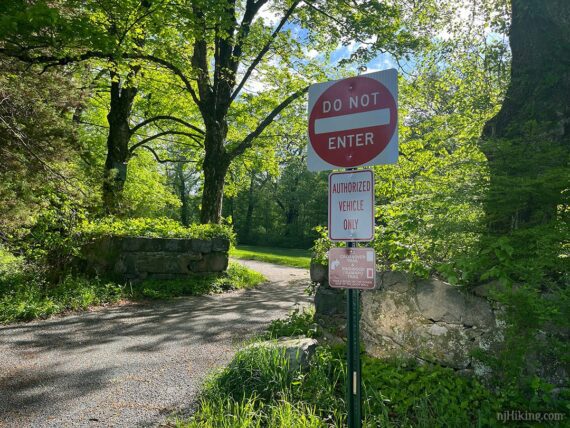 Signs indicating the start of the Crossover and Ringwood-Ramapo trails.